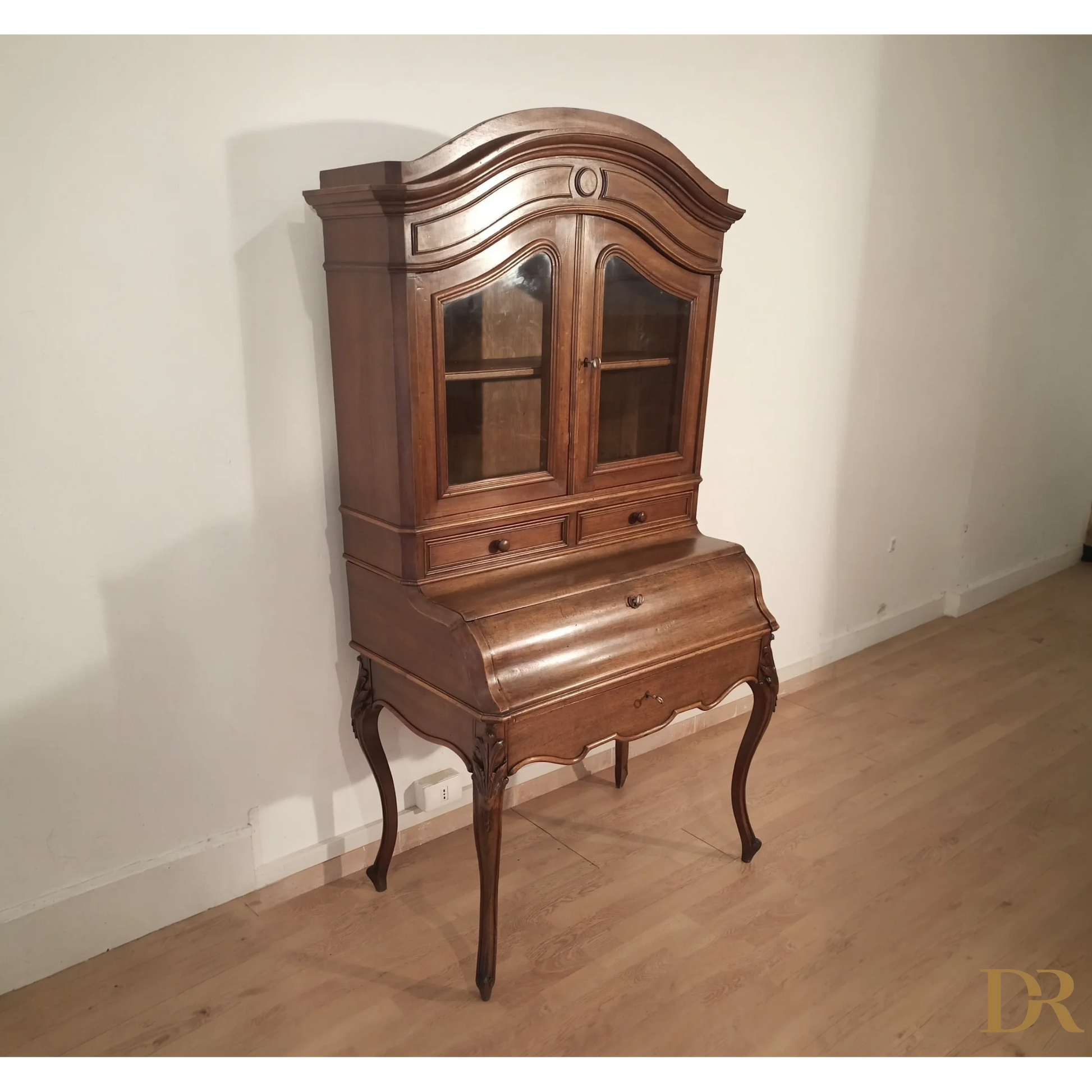 Scrivania in rovere massello con ante curve e gambe cabriole, credenza ottocento restaurata