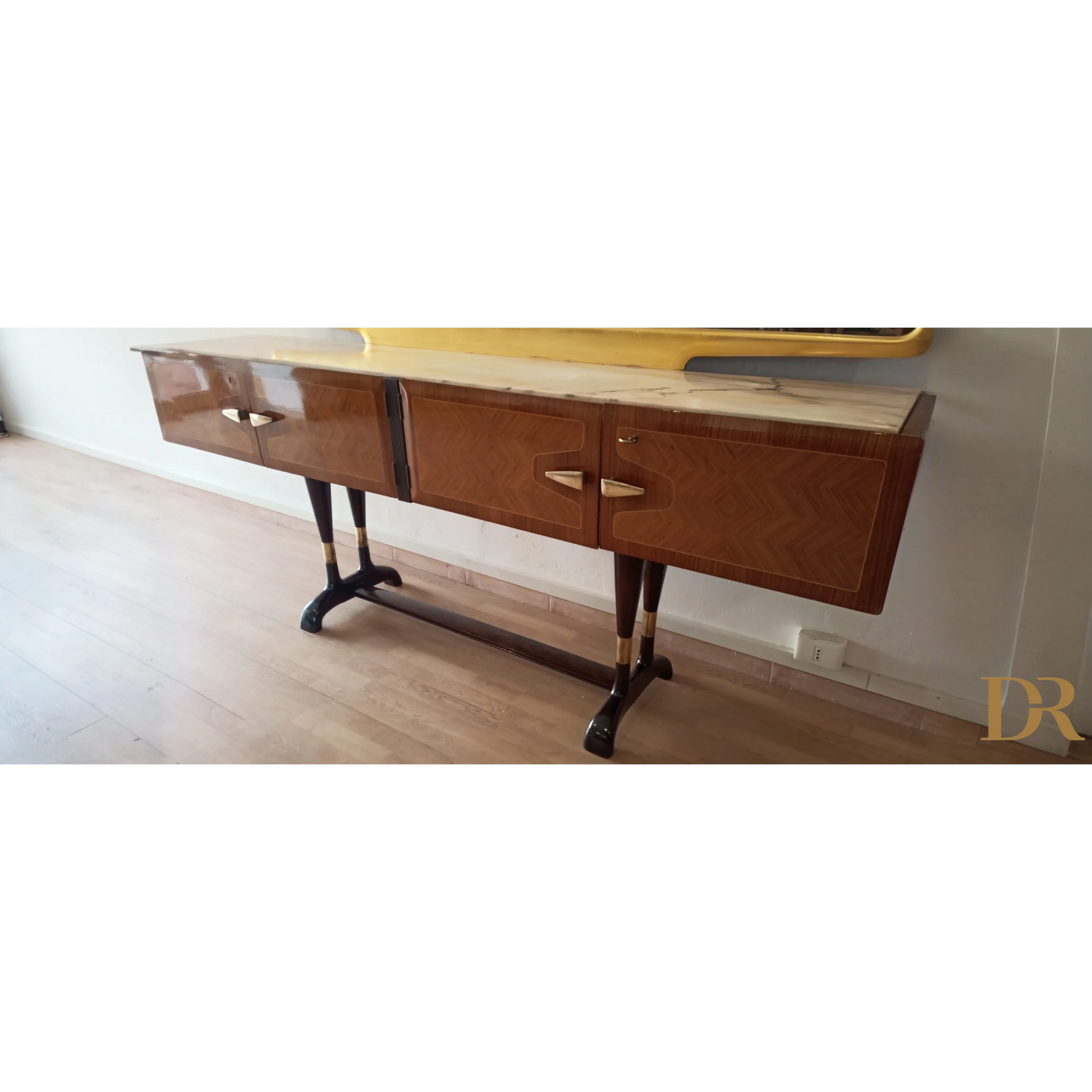 Mobile bar consolle Vittorio Dassi con sideboard moderno e gambe in metallo