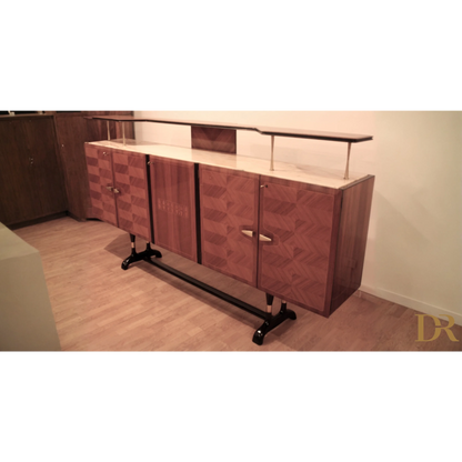 Credenza mid-century Dassi con motivi geometrici e supporti metallici per bar