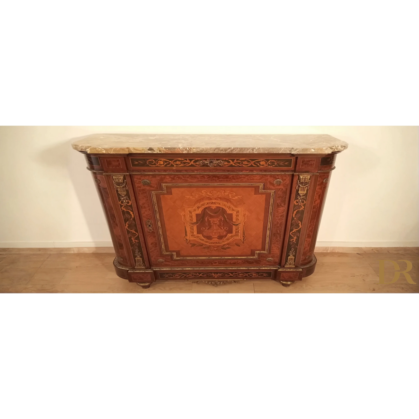 Ornate wooden sideboard with marble top, splendida credenza bassa in diverse essenze legno