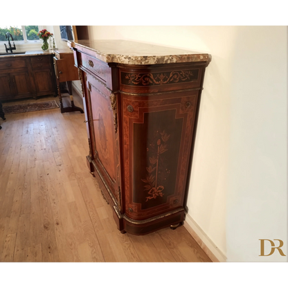 Antica credenza bassa con top in marmo e intarsi in legno elegante del XX secolo