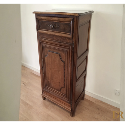 Credenza bassa vintage in rovere con cassetto e anta decorativa in legno