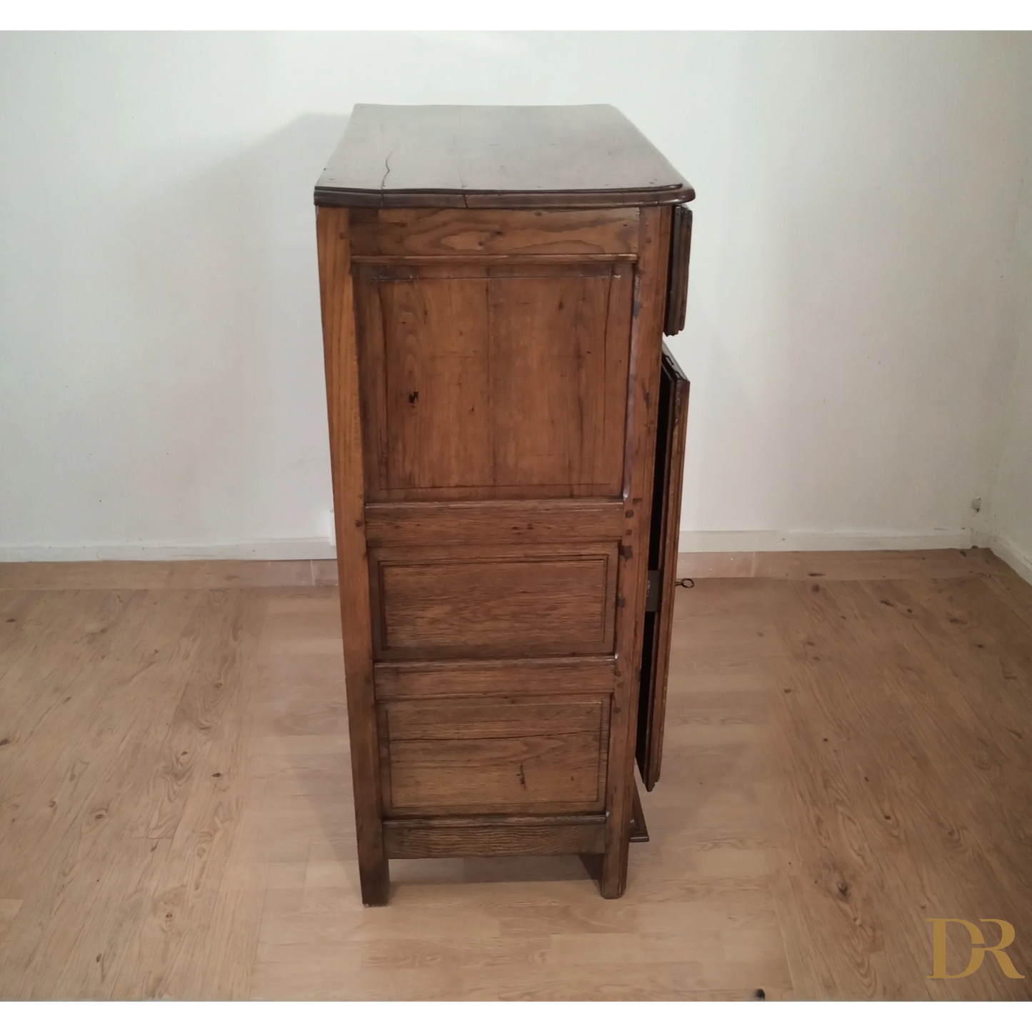 Credenza bassa 1700 in legno di rovere con tre cassetti verticali vintage