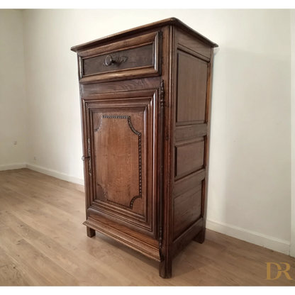 Credenza vintage in legno di rovere con cassetto e porta decorativa in legno