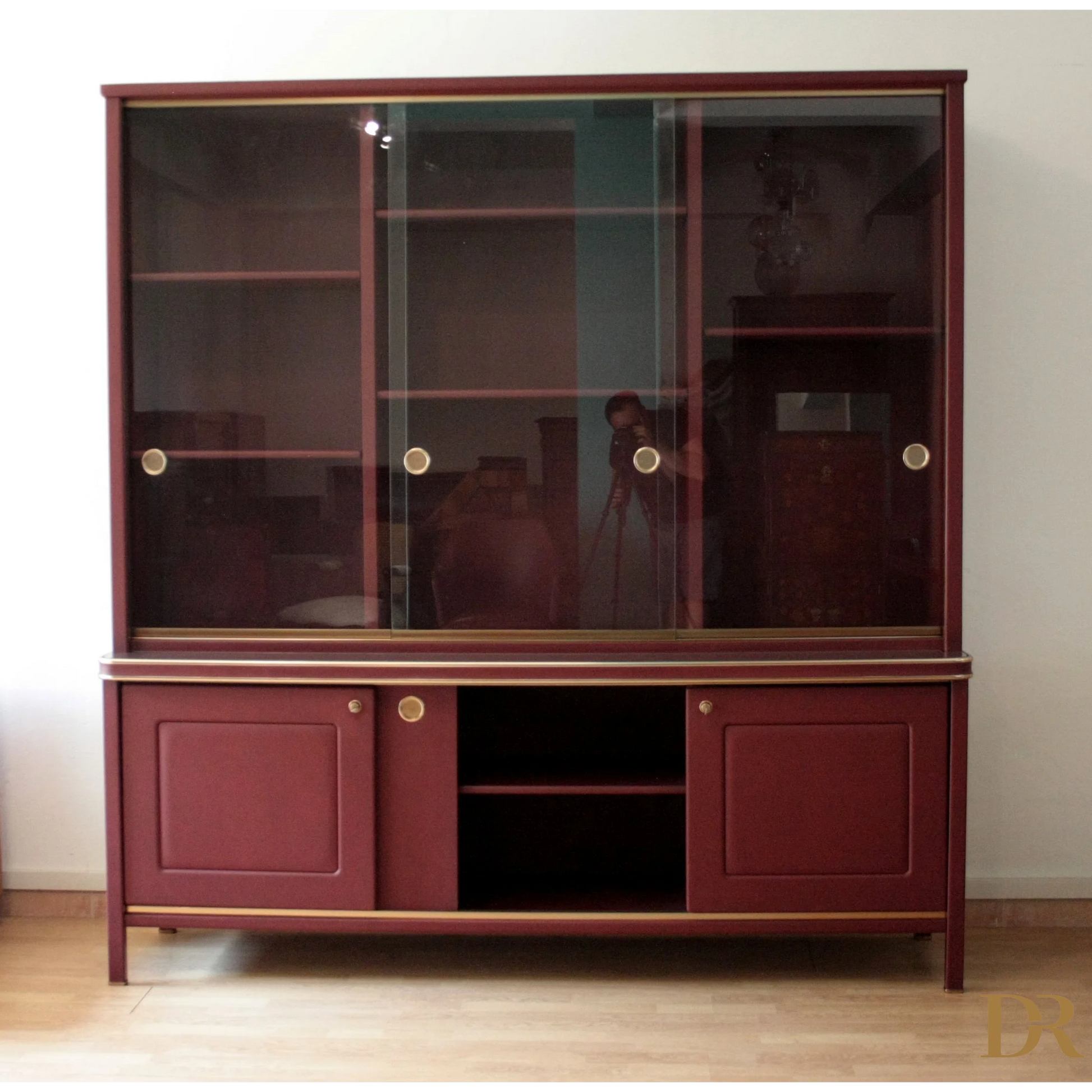 Credenza o libreria Umberto Mascagni in similpelle bordeaux con dimensioni corpo eleganti