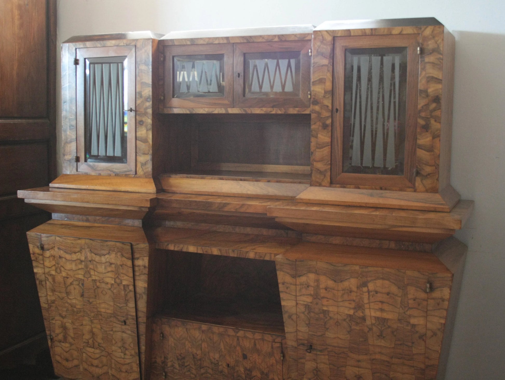 Credenza due corpi stile decò in legno con ante in vetro italia roma realizzata per il ministro Bottai nel 1933