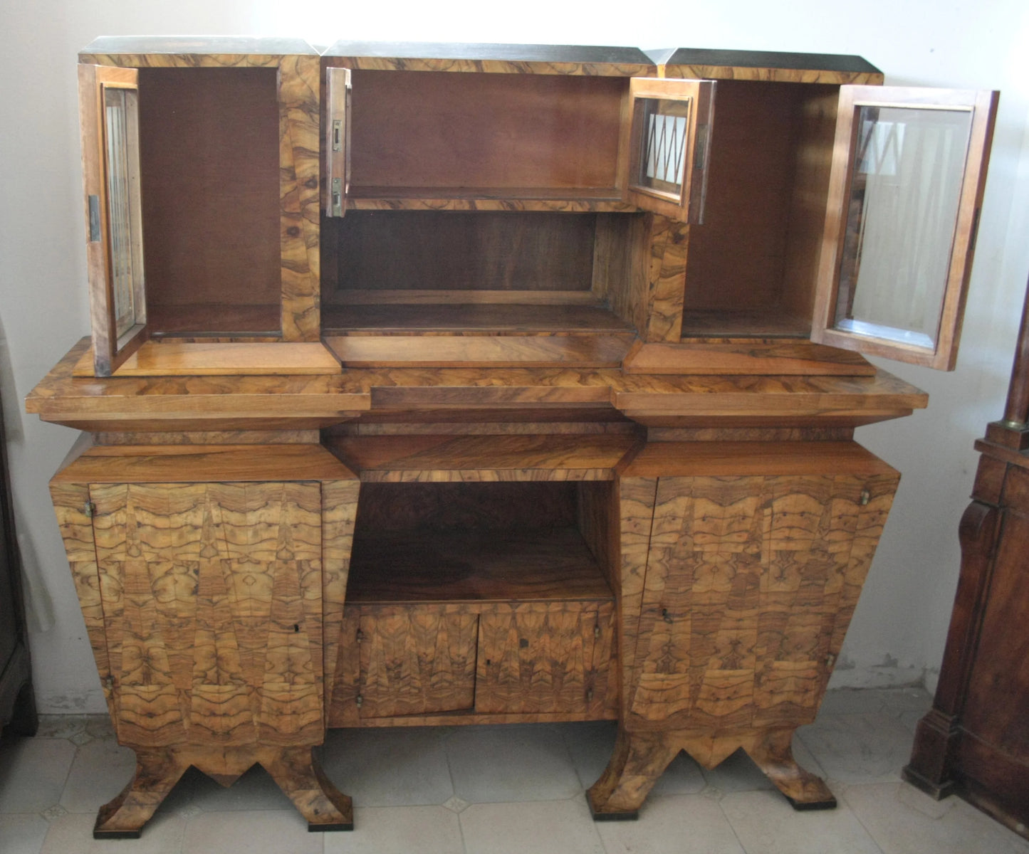Credenda due corpi art decò in legno con ante di vetro stile decò italia roma realizzata per il ministro bottai nel 1933