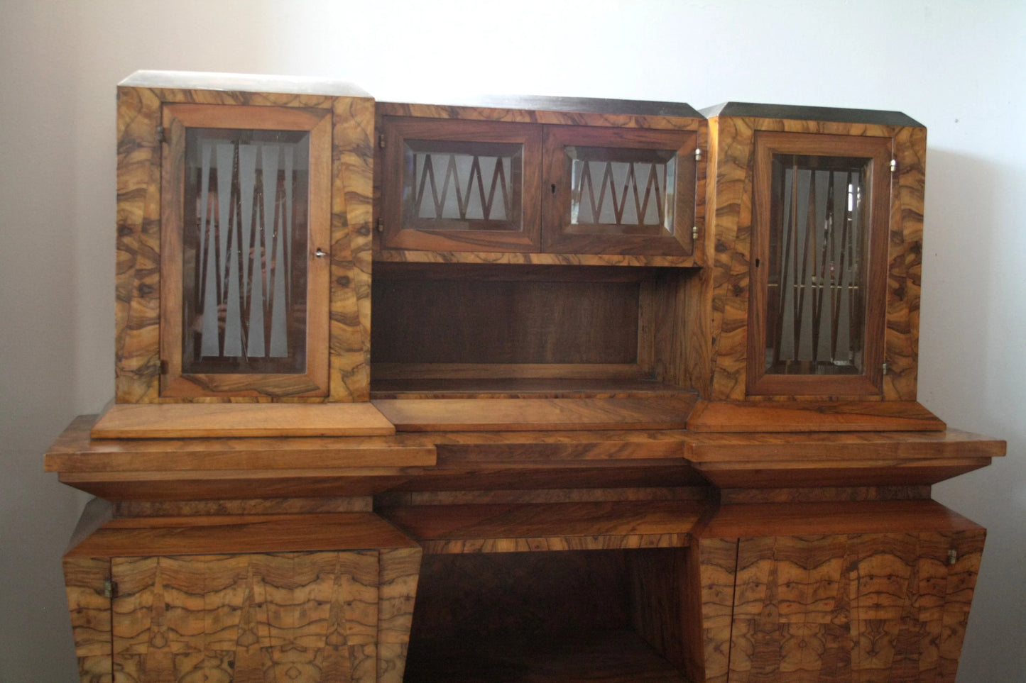 Credenza due corpi in legno con vetrine stile decò italia roma realizzata per il ministro Bottai nel 1933