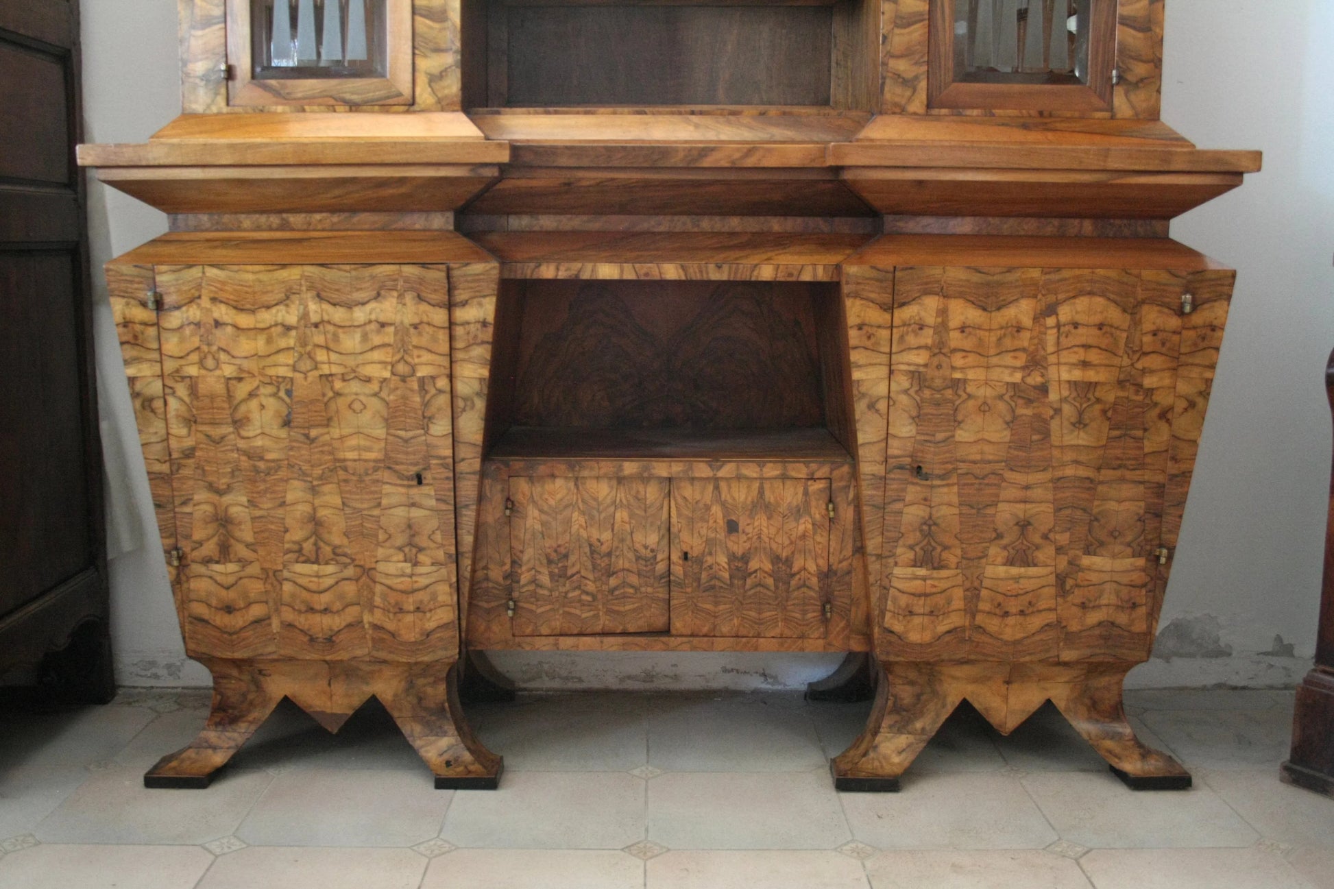Credneza due corpi art decò in legno intagliato stile decò italia roma realizzata per il ministro bottai nel 1933