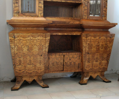 Credensa due corpi stile decò in legno intagliato con ante in vetro italia roma realizzata per il ministro bottai nel 1933