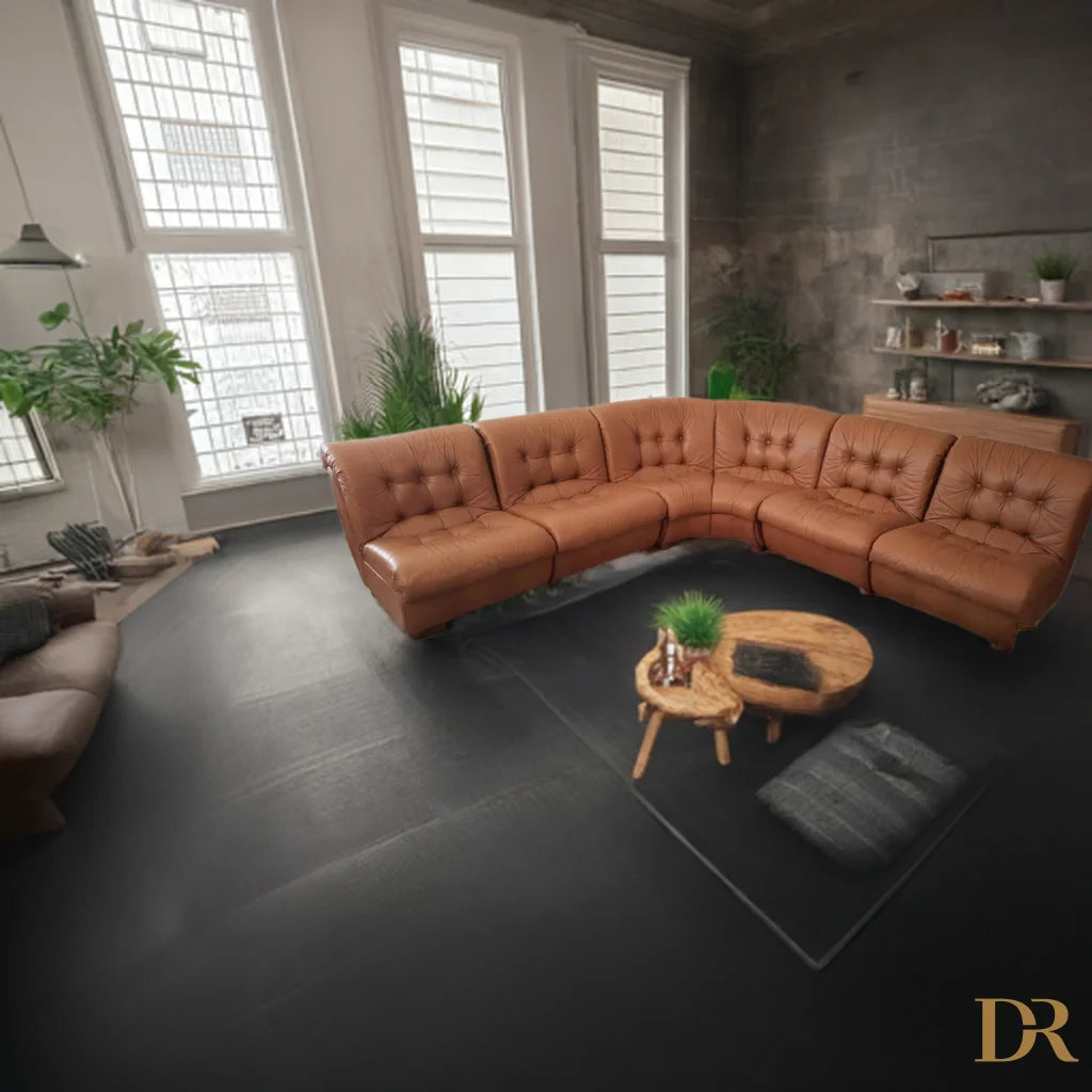 Divano modulare vintage in pelle cognac anni 70, elegante e comodo