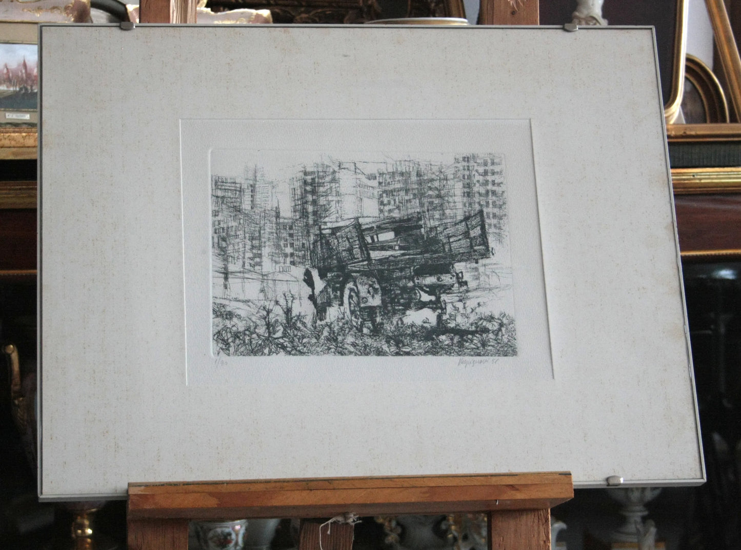 Disegno incorniciato in bianco e nero di un camion di renzo vespignani periferia anno 1956 dimensioni quadro standard
