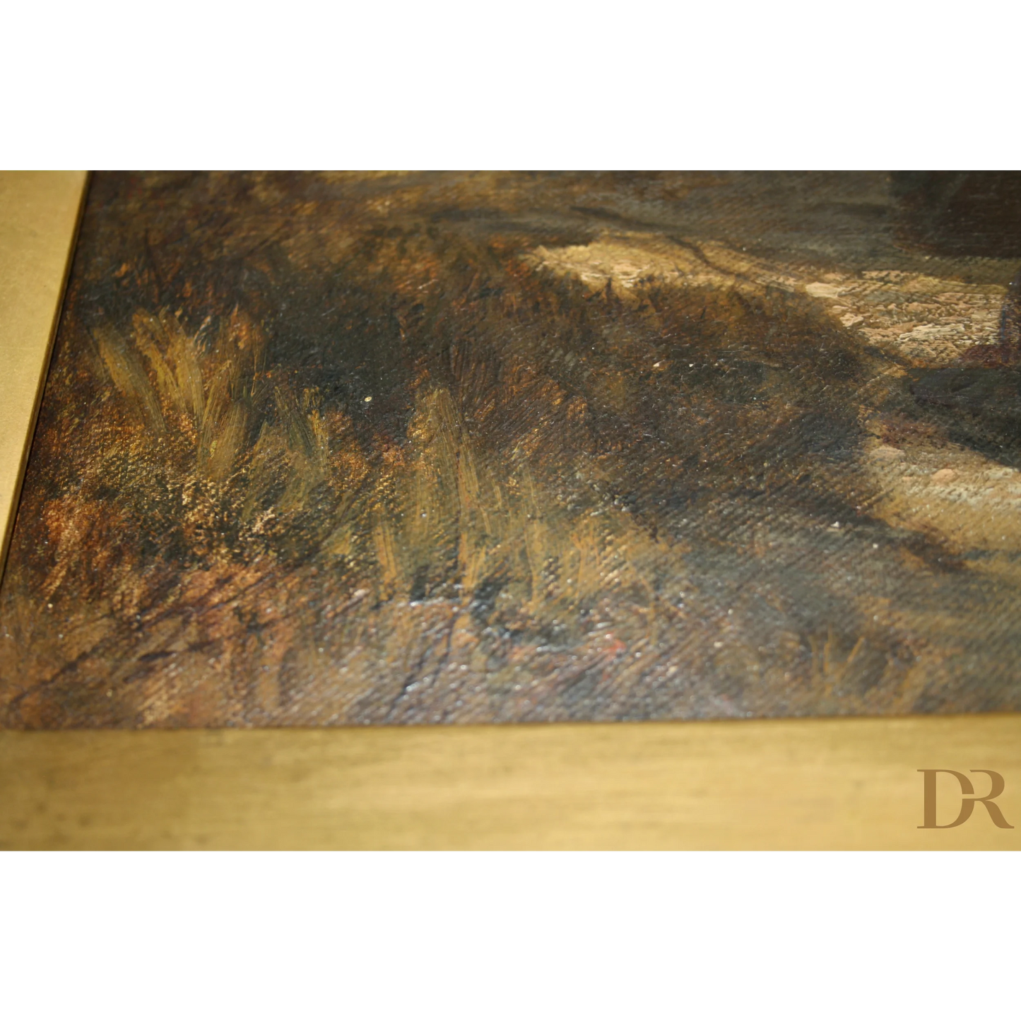 Dettaglio del portafoglio in pelle marrone con catena con accenti dorati, attribuito a Joseph Paul Pettitt