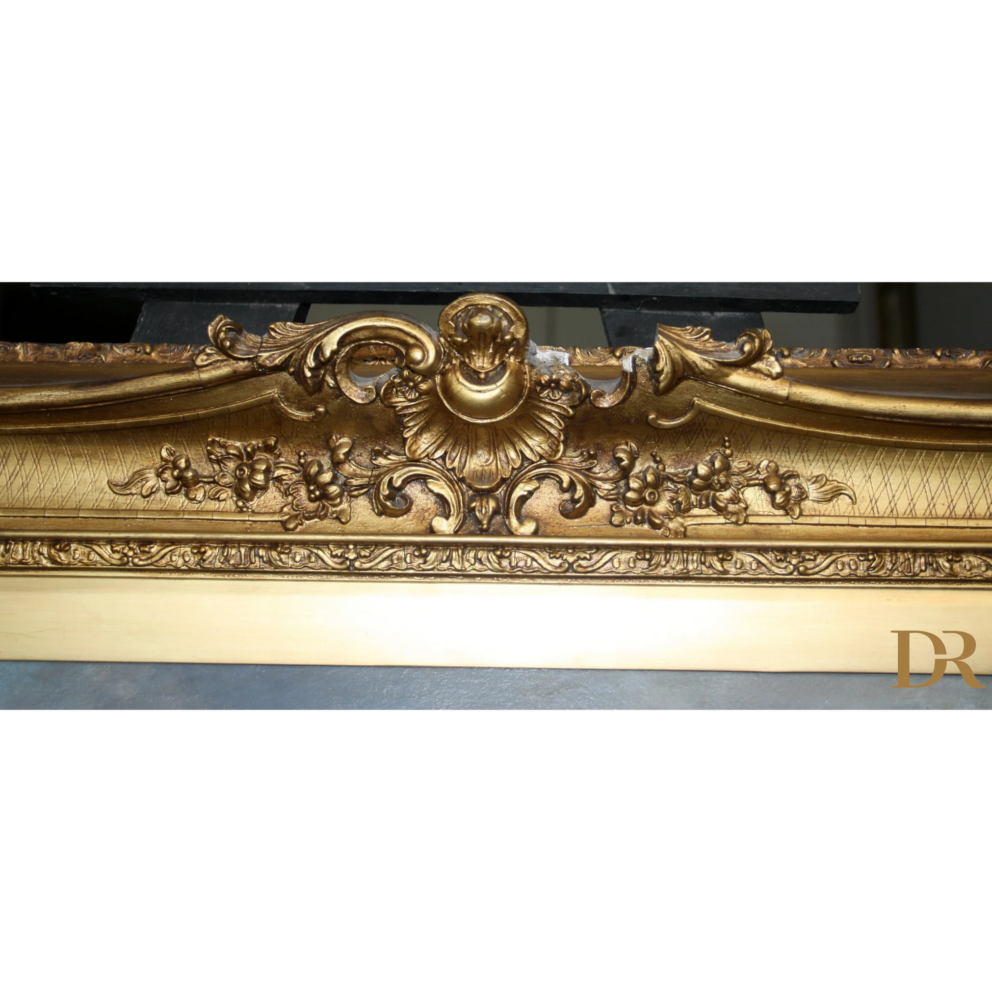 Cornice doro ornata con motivi floreali e scroll, attribuita a Joseph Paul Pettitt