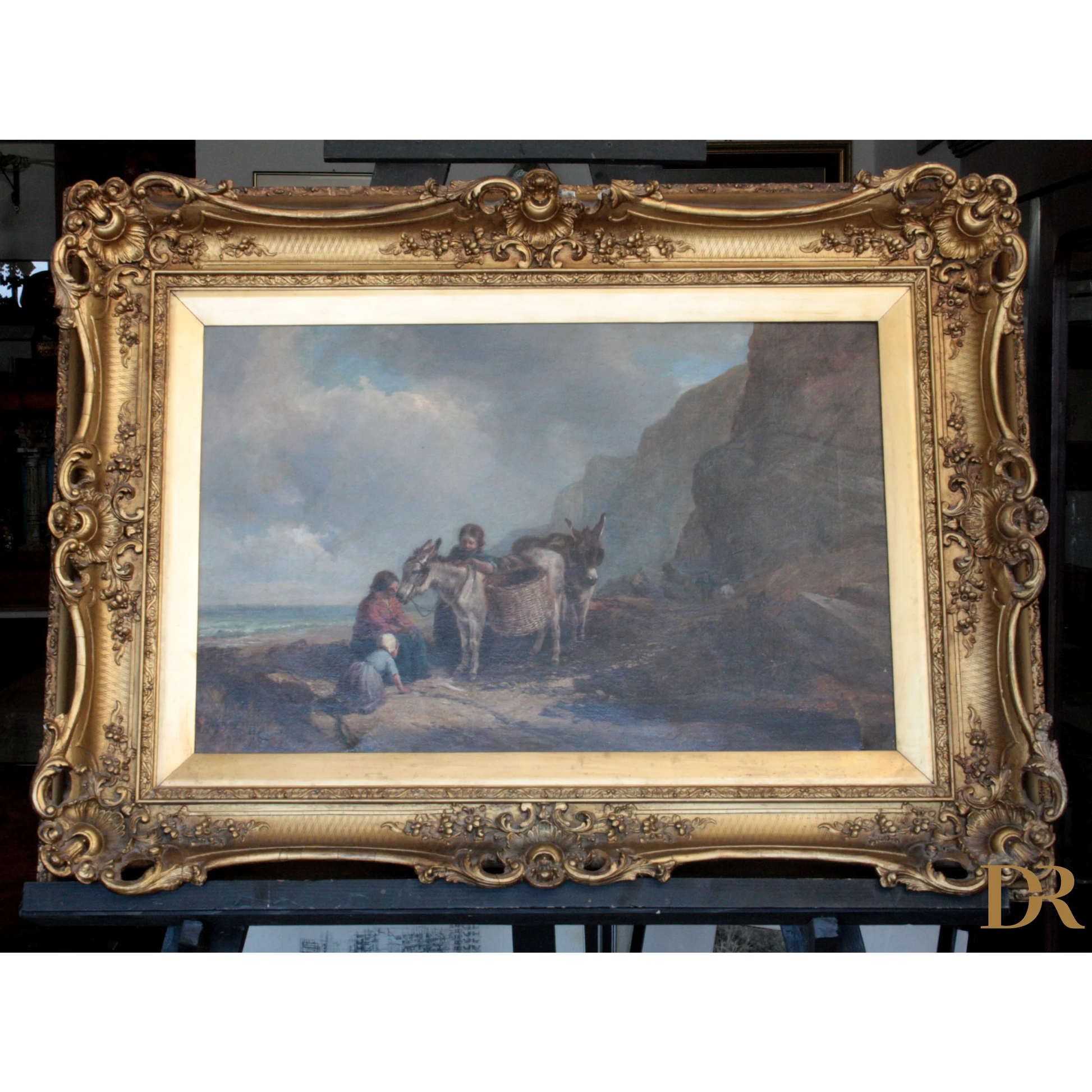 Cornice dorata ornata con dettagli intricati e una tappezzeria bianca, Joseph Paul Pettitt