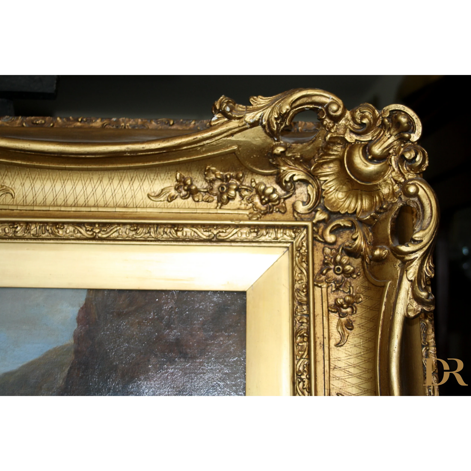 Cornice dorata ornata con dettagli floreali e scroll, attribuita a Joseph Paul Pettitt