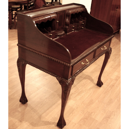 Lady scrittoio scrivania ufficio stile Chippendale Inglese Secretaire Noce Ecope Dario Raia Antiquariato Modernariato Vintage Armadietto secretaire Armadio secretaire cassettiera Cassettiera antica Cassettiera in legno chippendale lucidatura a tampone Mobile in legno di noce Mobili antichi Mobili nuovi per la casa Mobili per la casa nuova mogano originale scrittoio scrivania chippendale Scrivania in legno Secretaire a cassetti Secretaire vintage