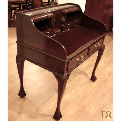 Lady scrittoio scrivania ufficio stile Chippendale Inglese Secretaire Noce Ecope Dario Raia Antiquariato Modernariato Vintage Armadietto secretaire Armadio secretaire cassettiera Cassettiera antica Cassettiera in legno chippendale lucidatura a tampone Mobile in legno di noce Mobili antichi Mobili nuovi per la casa Mobili per la casa nuova mogano originale scrittoio scrivania chippendale Scrivania in legno Secretaire a cassetti Secretaire vintage