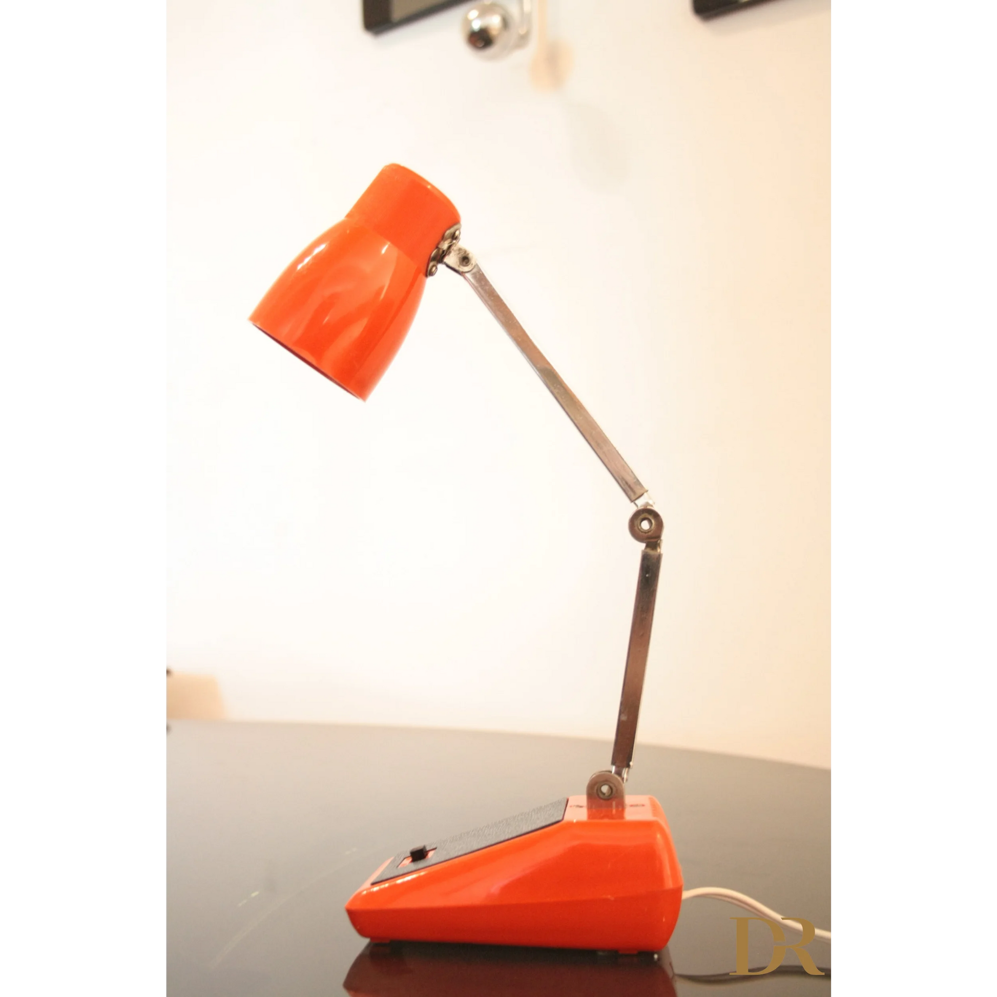 Lampada da tavolo MG autentica conjancata di Hong Kong, edizione del 1970