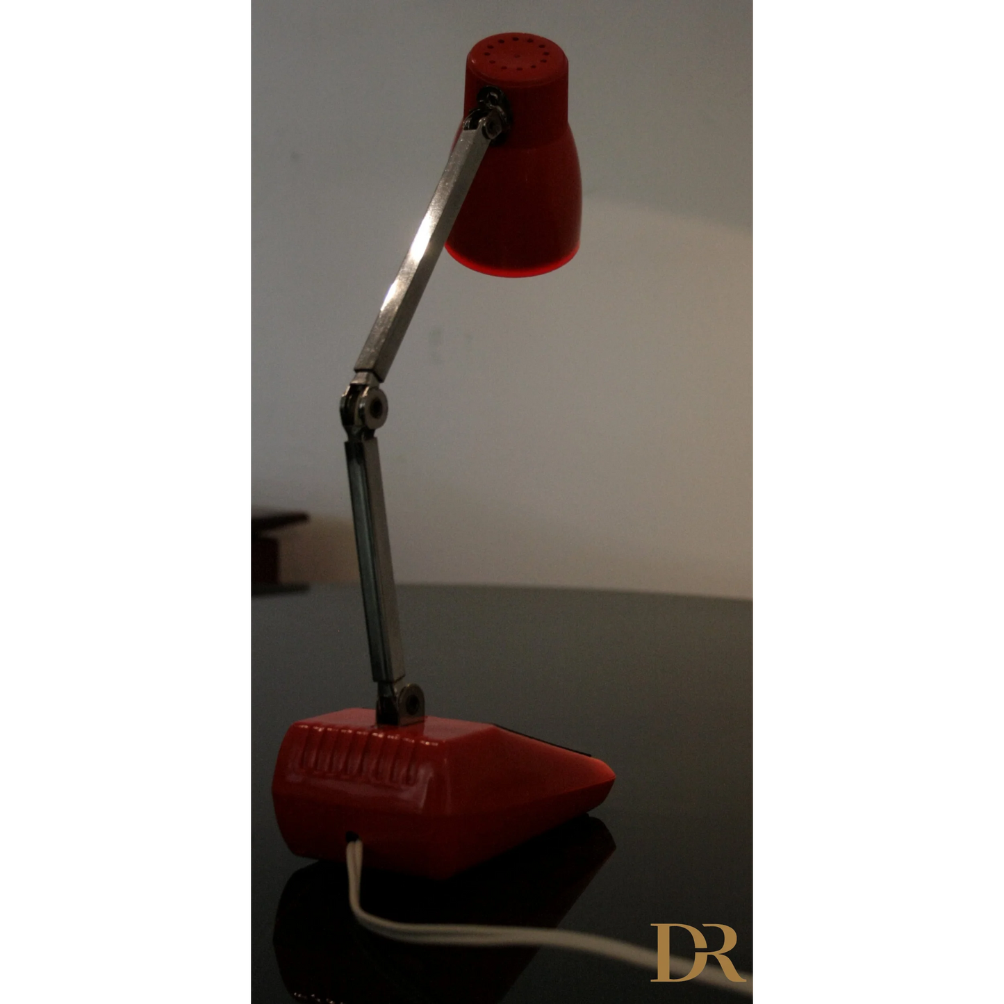 Lampada da tavolo MG rossa made in Hong Kong, esemplare autentico degli anni 1970