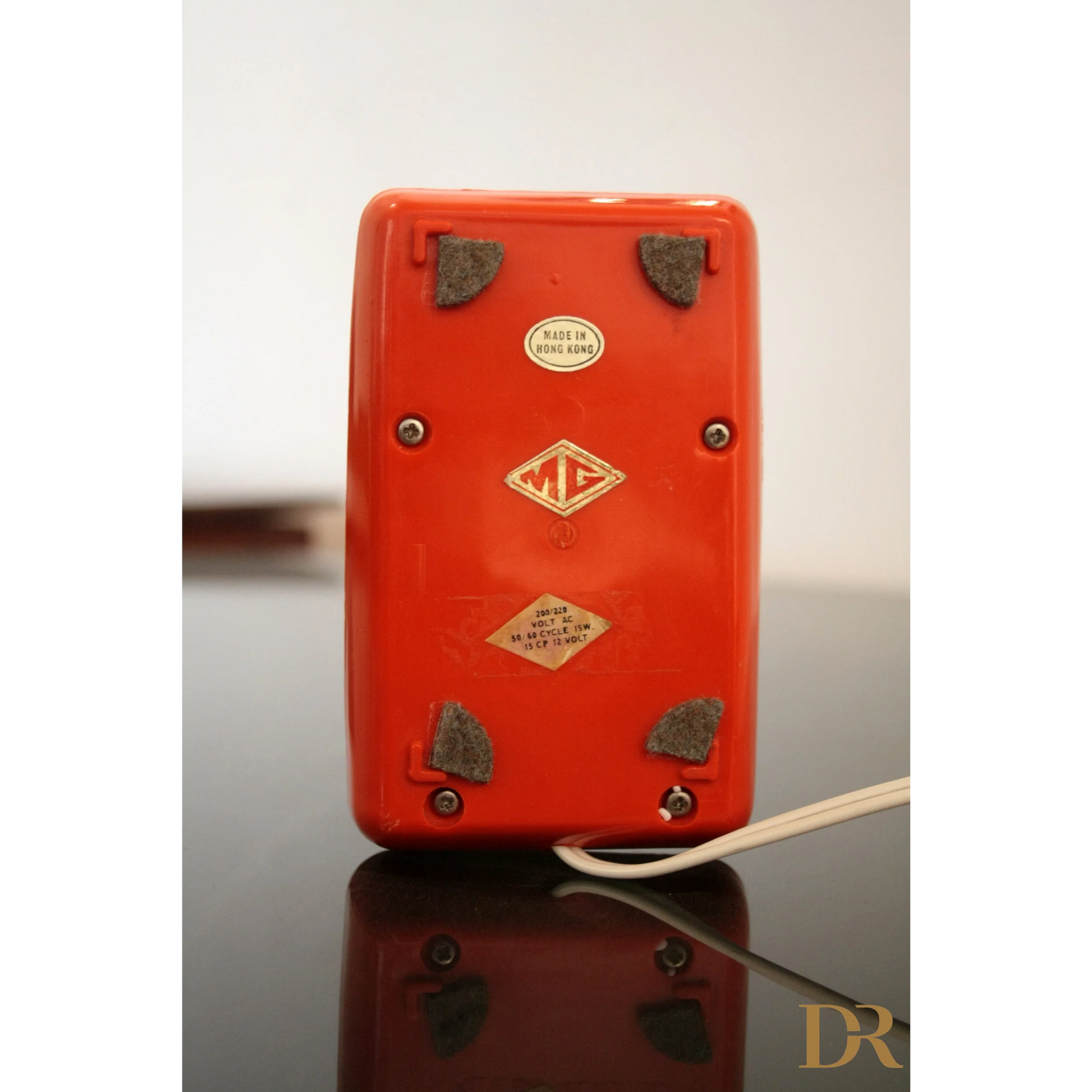 Dispositivo in plastica rossa con etichette, esemplare autentico Lampada da Tavolo MG Hong Kong 1970