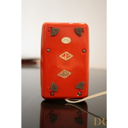 Dispositivo in plastica rossa con etichette, esemplare autentico Lampada da Tavolo MG Hong Kong 1970