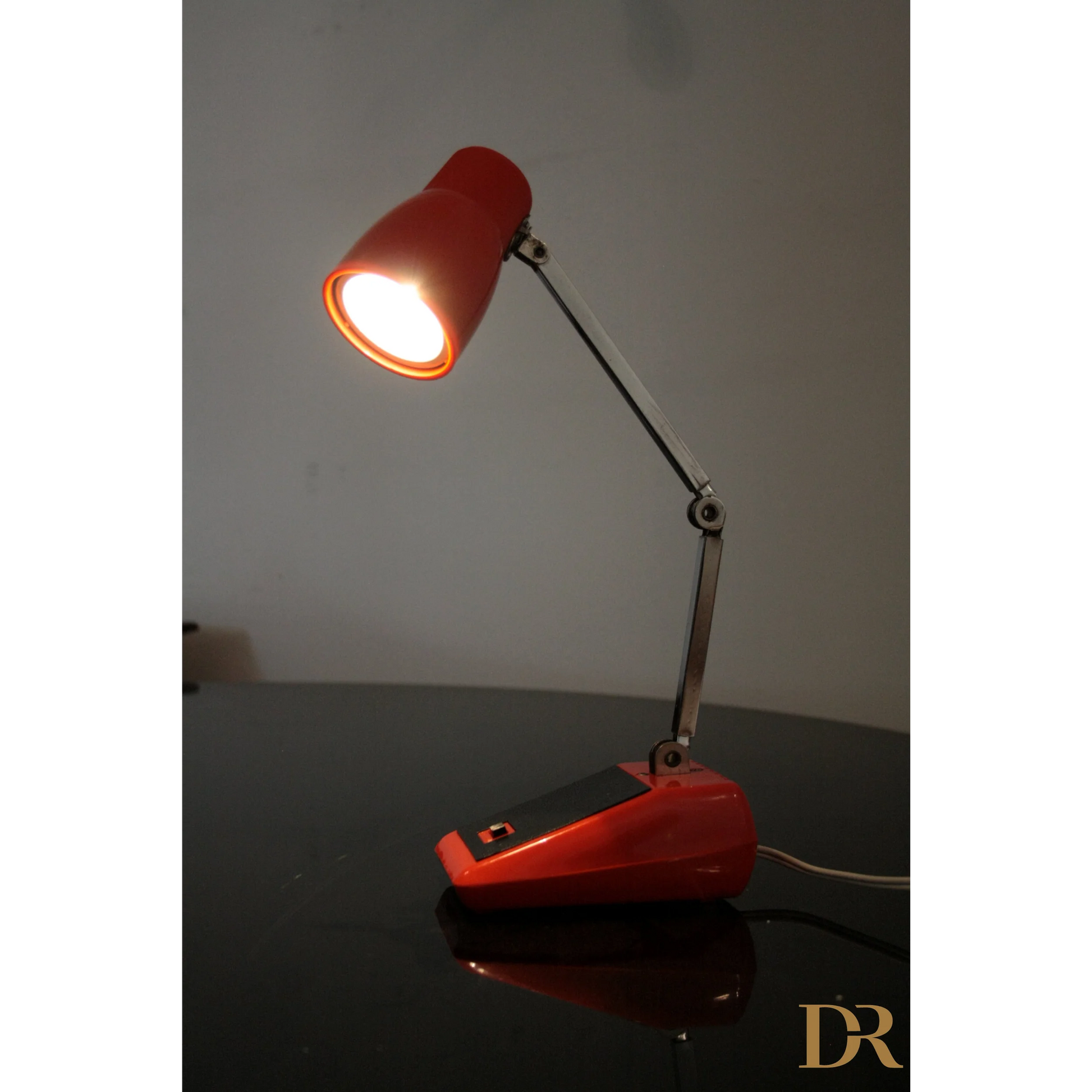 Lampada da Tavolo MG illuminata rossa regolabile, esemplare autentico Hong Kong 1970