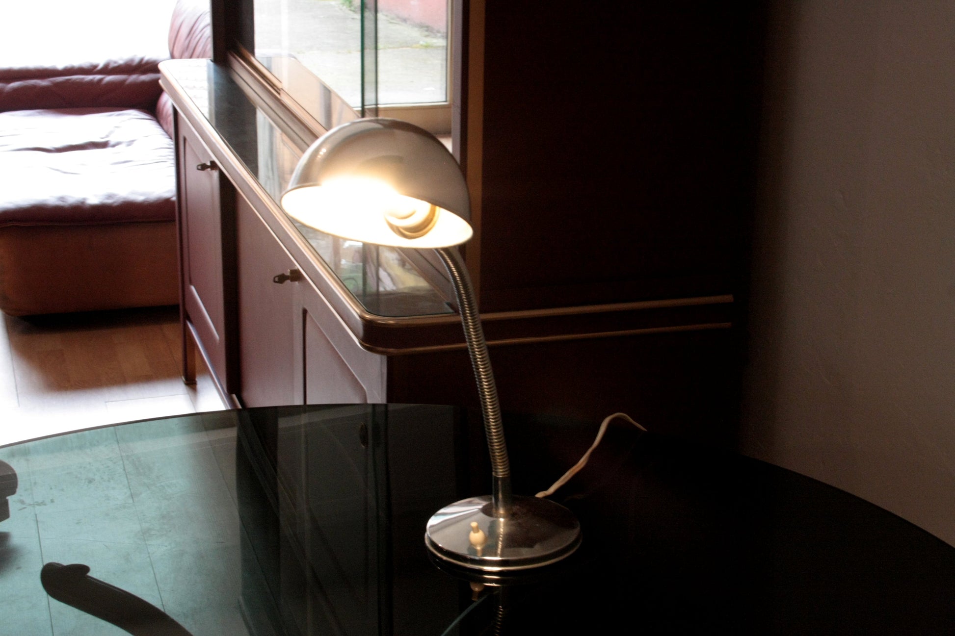Lampada da tavolo vintage cromata in metallo cromato, perfetta per il design di casa