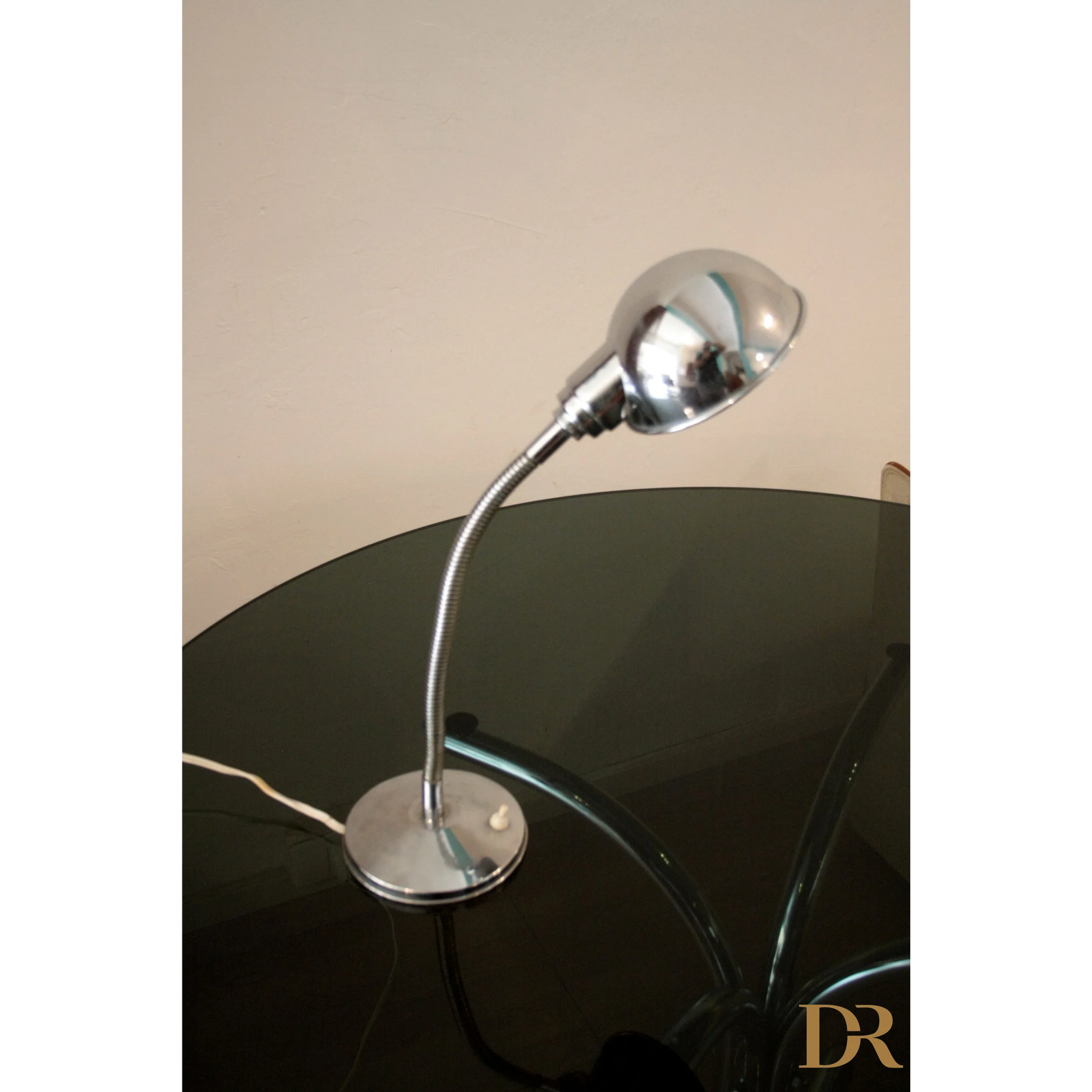 Lampada da tavolo vintage cromata in metallo cromato per design elegante casa Italia 60s