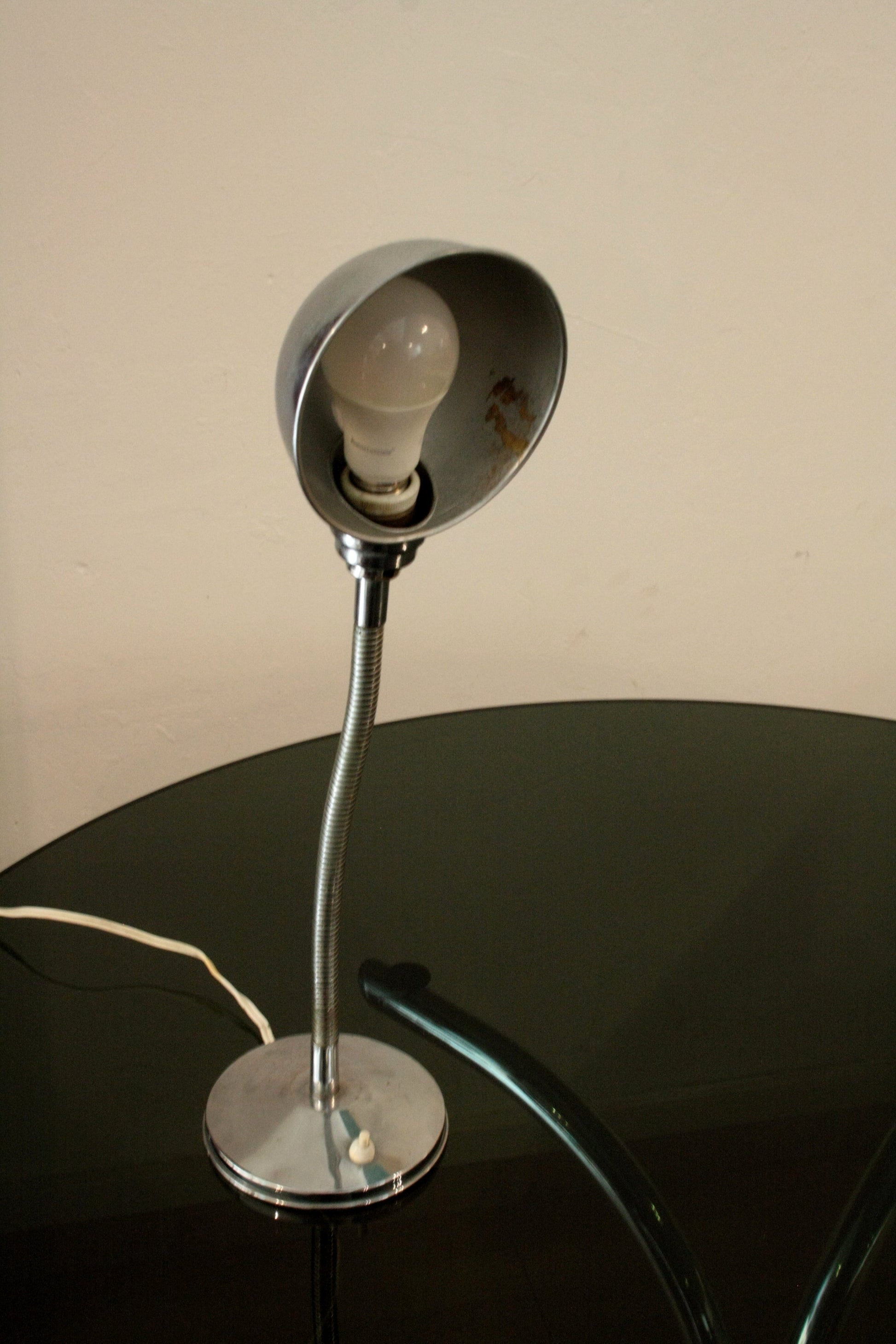 Lampada da tavolo vintage cromata in metallo cromato per casa con design anni 60