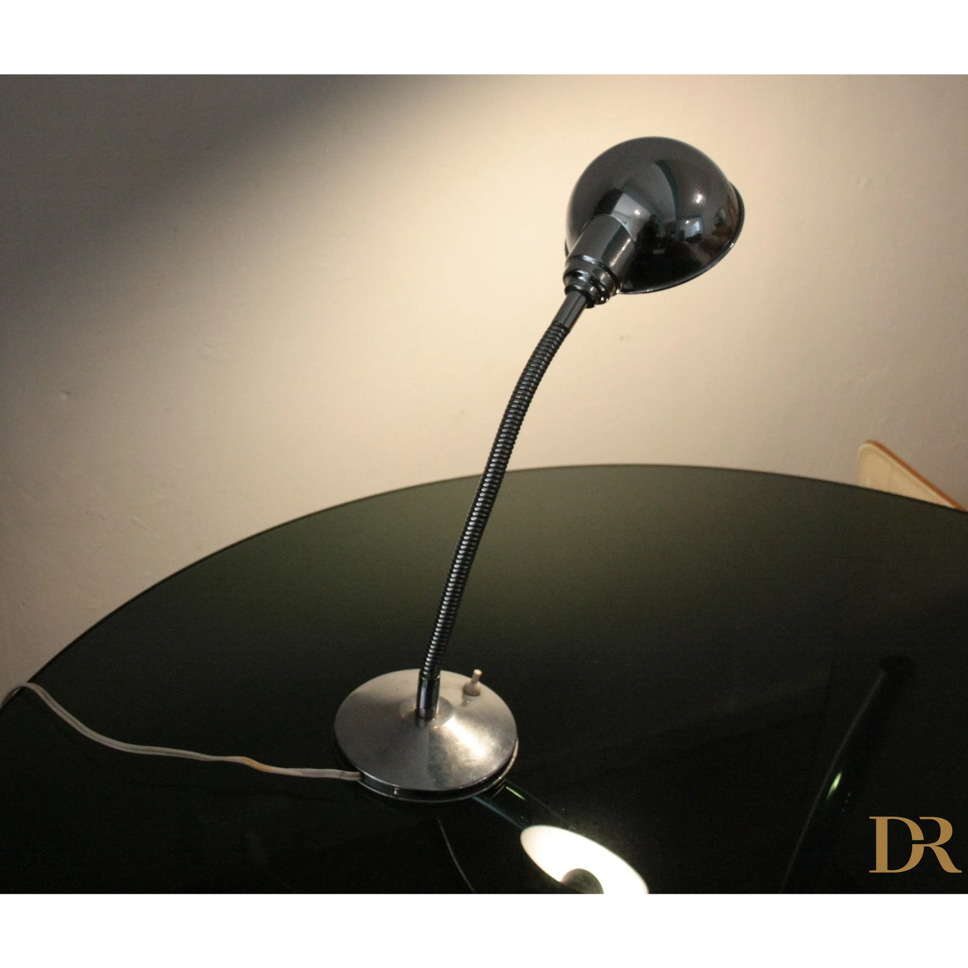 Lampada da tavolo vintage cromata in metallo cromato, perfetta per il design casa