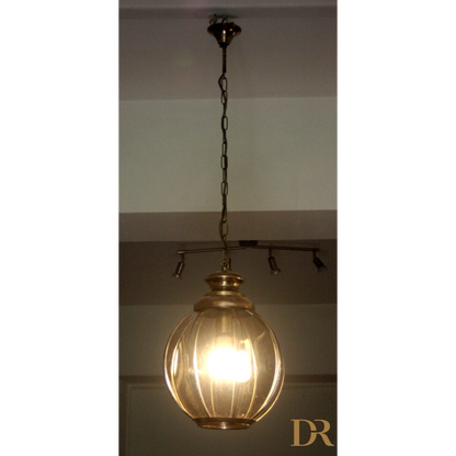 Lampadario in ottone con vetri fumé metà xx secolo, pendente in vetro ambrato