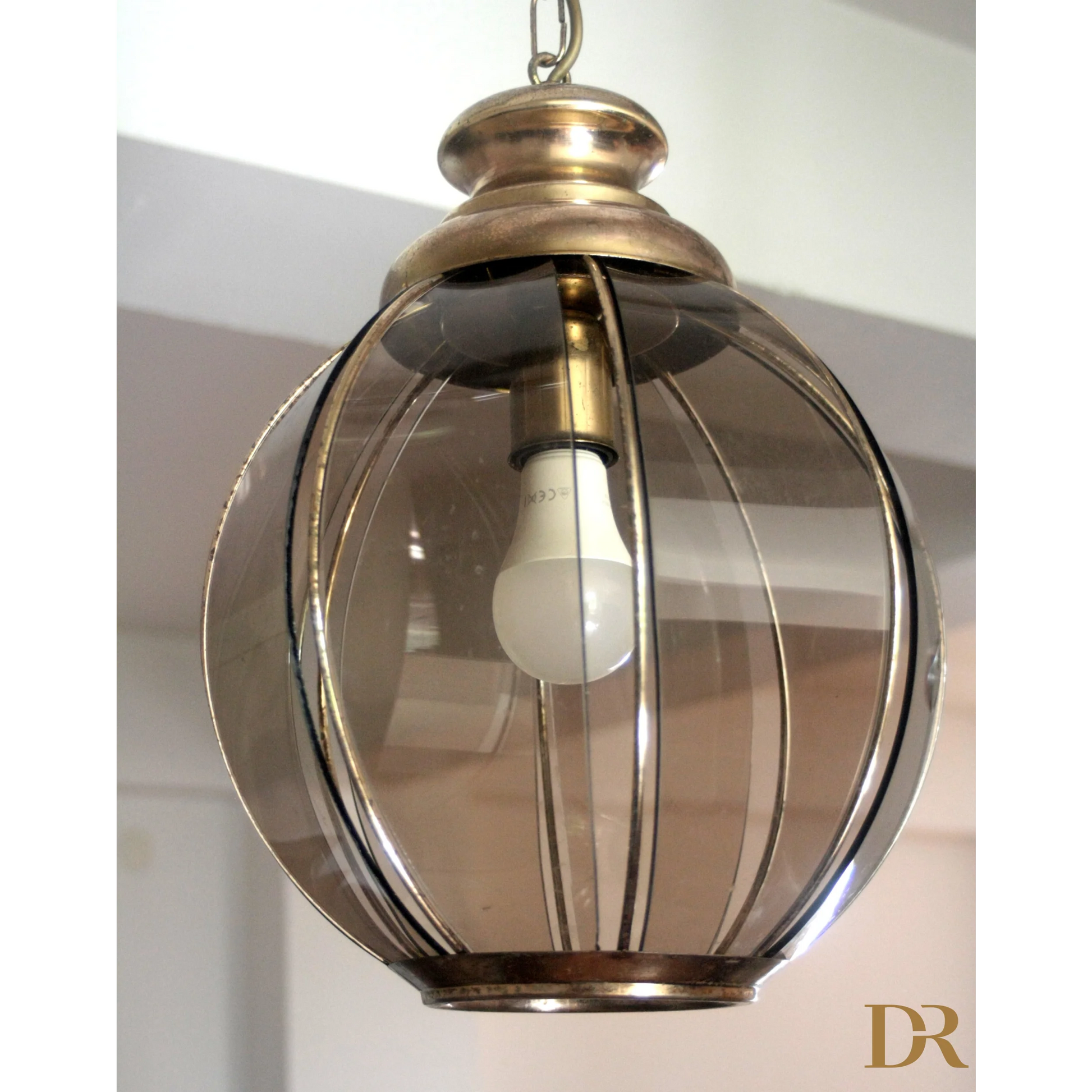 Lampadario in ottone con vetri fumé, metà xx secolo, lampada pendente elegante