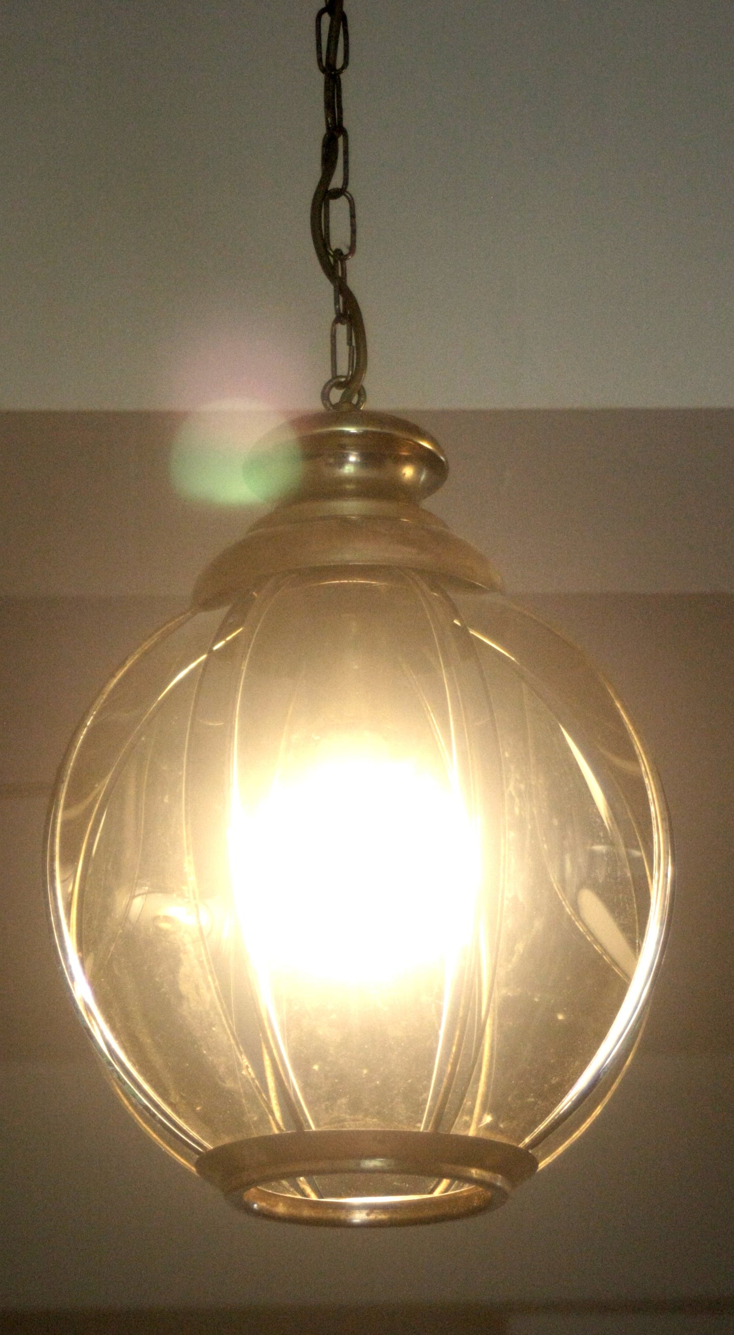 Lampadario in ottone con vetri fumé a spicchi, seconda metà XX secolo
