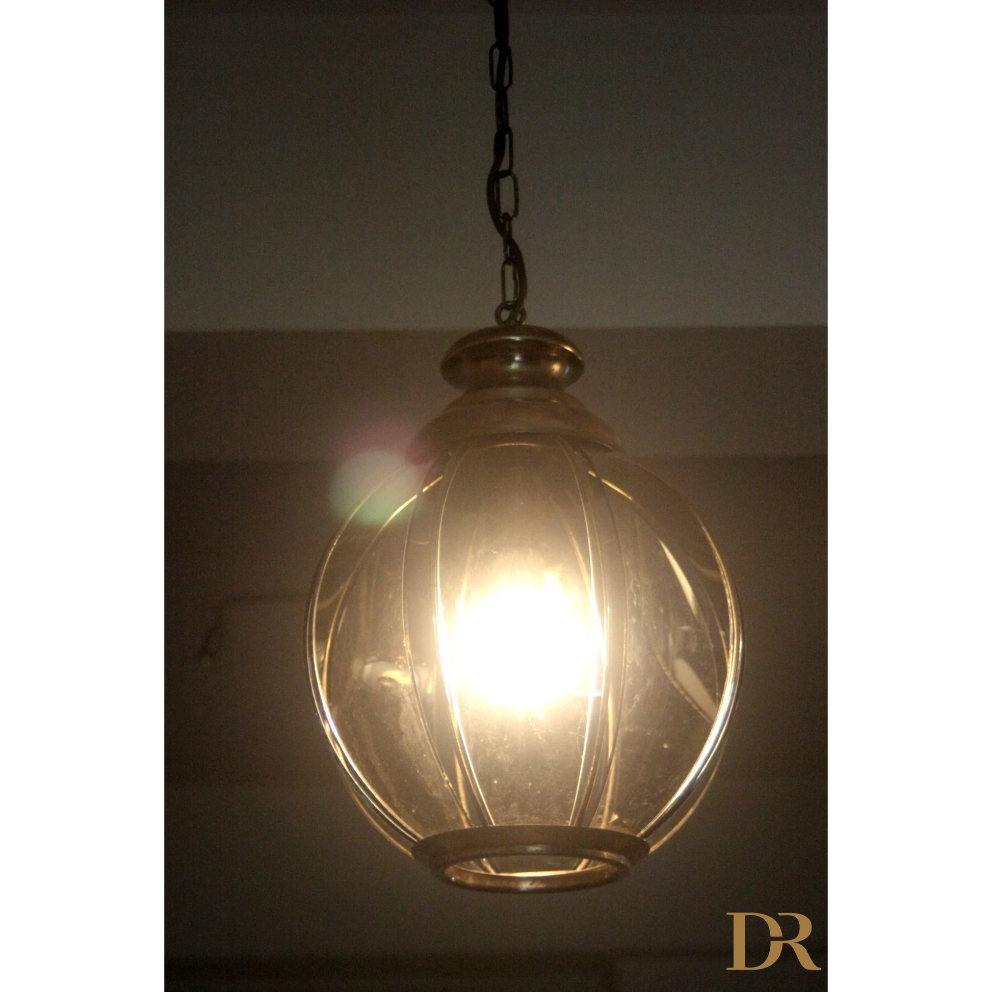 Lampadario in ottone con vetri fumé metà XX secolo, illuminato, seconda metà del secolo