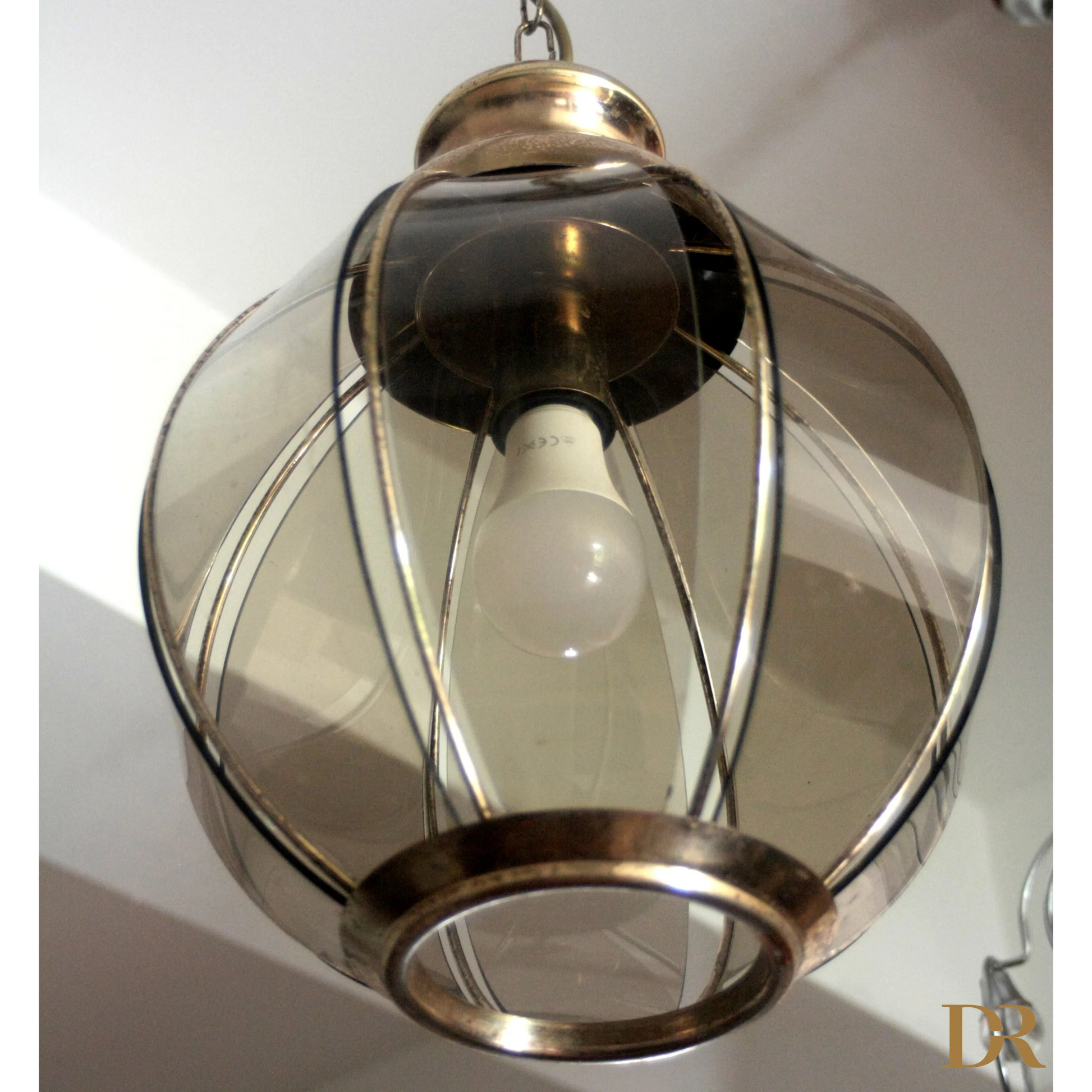 Lampadario in ottone con vetri fumé, metà XX secolo, secondo metà, luce sospensione elegante