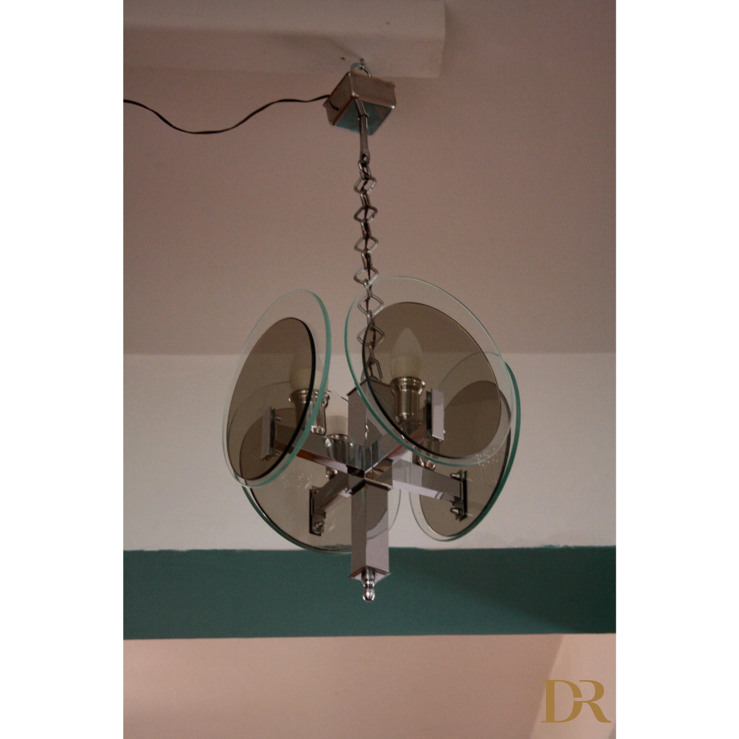 Lampadario vintage art in metallo cromato e vetro con intarsi di dischi in vetro