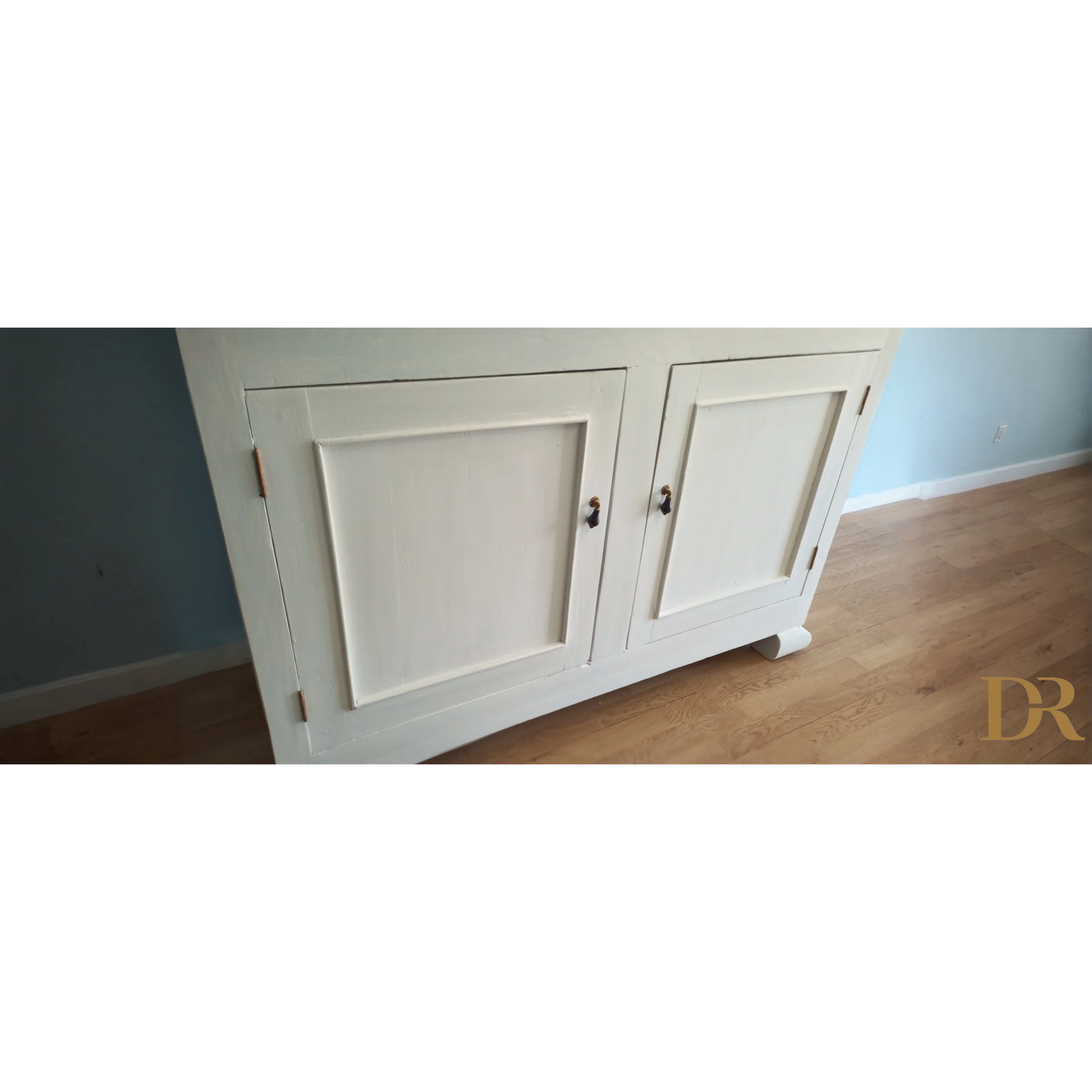 Madia Credenza Dispensa in design provenzale shabby bianco avorio con porte pannellate