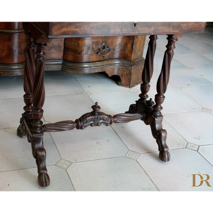 Mobile svuotatasche francese in mogano del XIX secolo con console intagliata e gambe torsade
