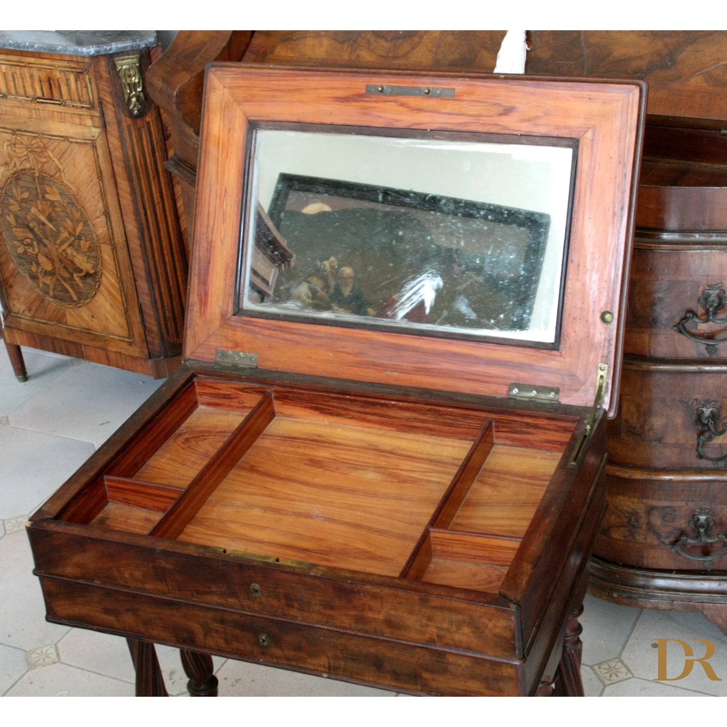 Antico mobile da cucito francese in mogano con specchio e scomparti, XIX secolo