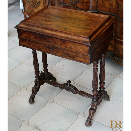 Antico mobile da cucito francese XIX secolo in mogano con gambe intagliate e cassetti