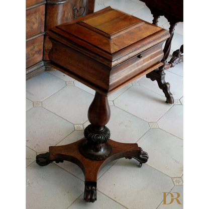 Mensa da lavoro in mogano XIX secolo Gran Bretagna per casa, con coperchio e gambe scolpite