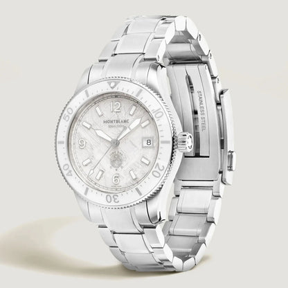 Montblanc iced sea automatic con quadrante bianco testurizzato e cinturino in acciaio inox da 38mm