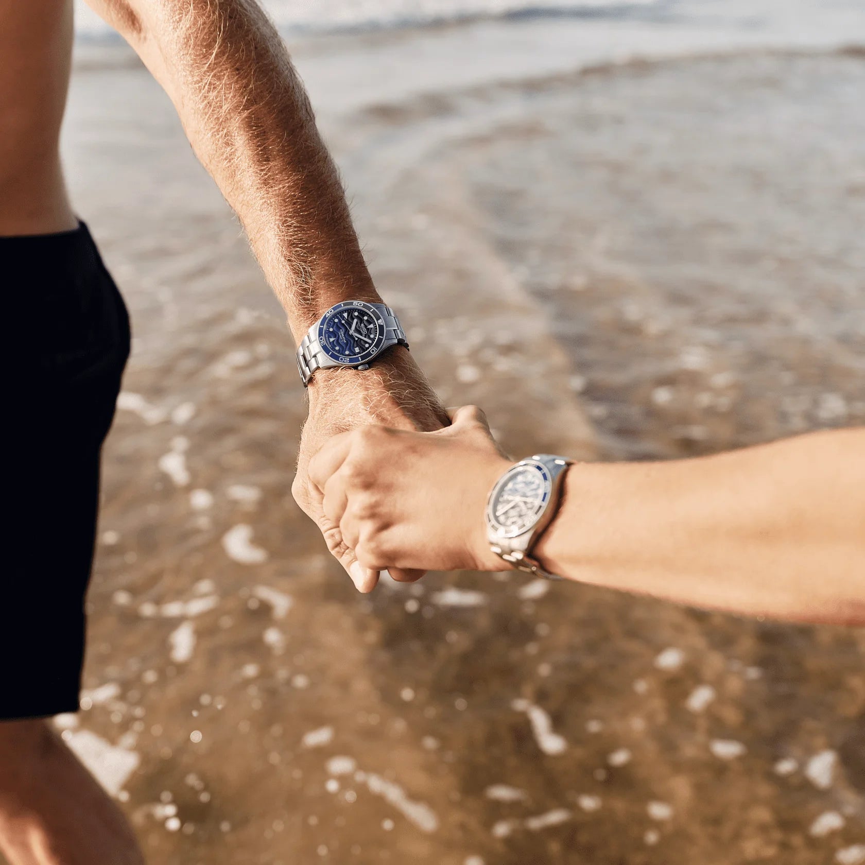 Mido orologio ocean star 39mm automatico in acciaio con quadrante blu e segni neri al polso sinistro