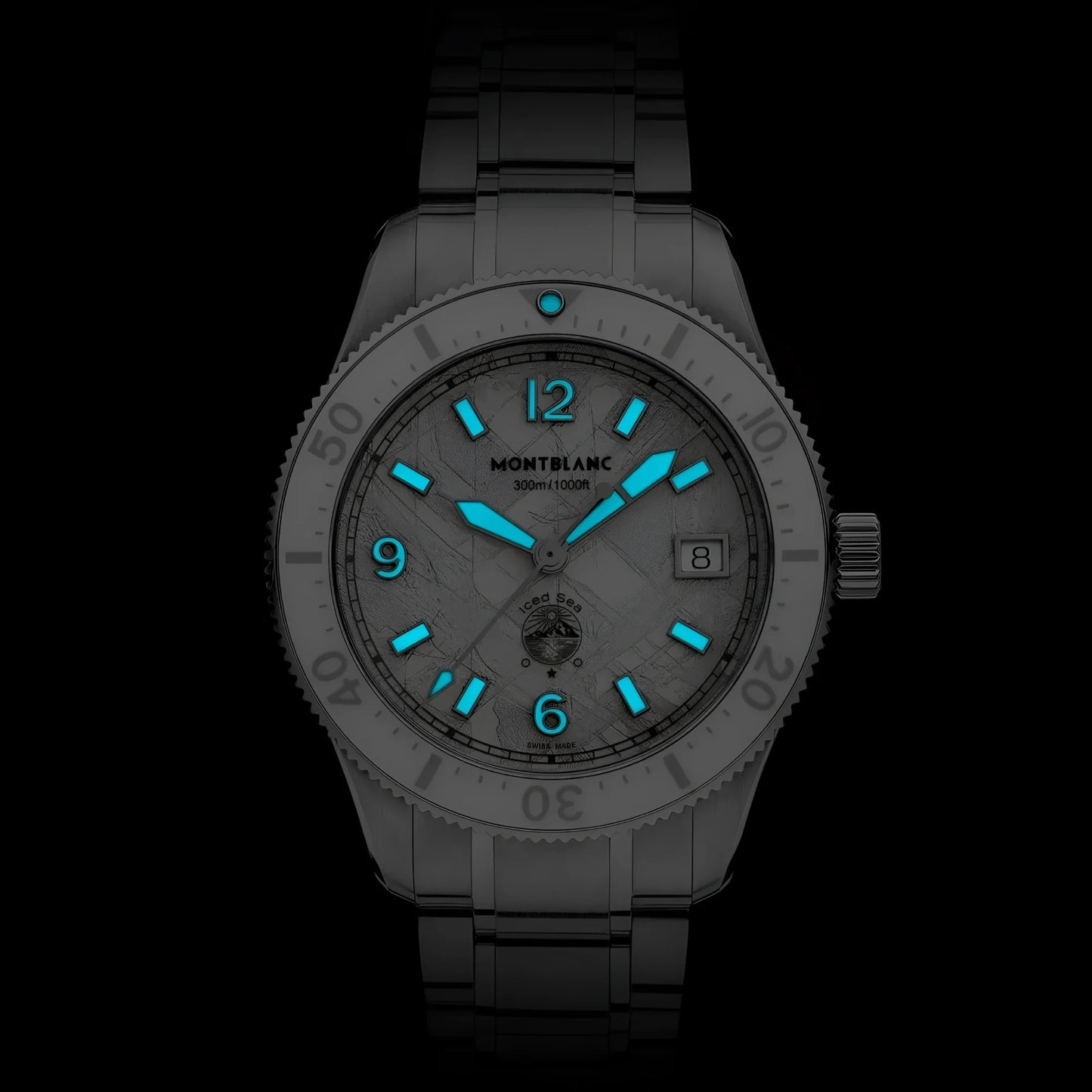 Montblanc iced sea automatic orologio con cassa e bracciale in acciaio inox argento e quadrante blu luminescente