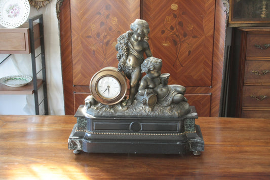 Orologio Napoleone III in bronzo e marmo del XIX secolo, perfetto per casa