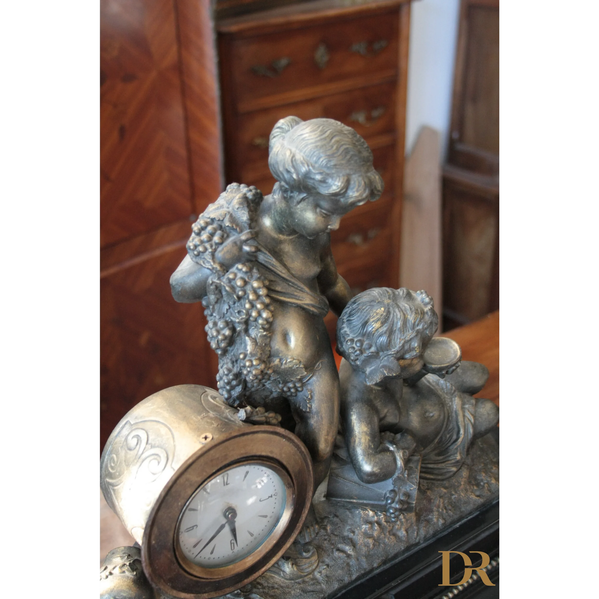 Orologio Napoleone III XIX secolo in bronzo con cherubini, casa francese