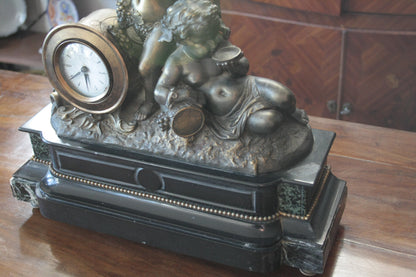 Orologio Napoleone III in bronzo e marmo, XIX secolo, perfetto per casa
