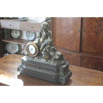 Orologio Napoleone III del XIX secolo in bronzo ottone e marmo per casa