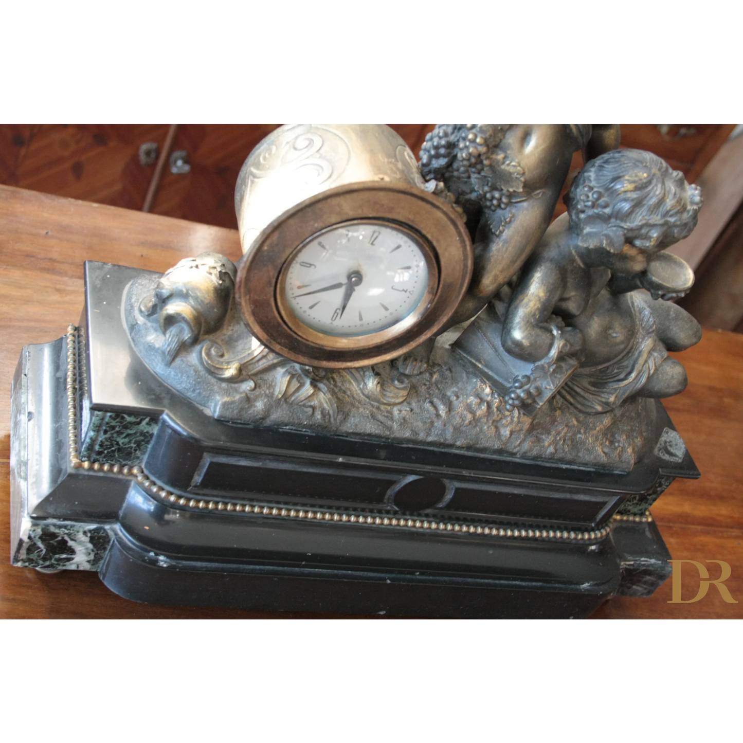 Orologio Napoleone III del XIX secolo in bronzo e marmo, perfetto per casa